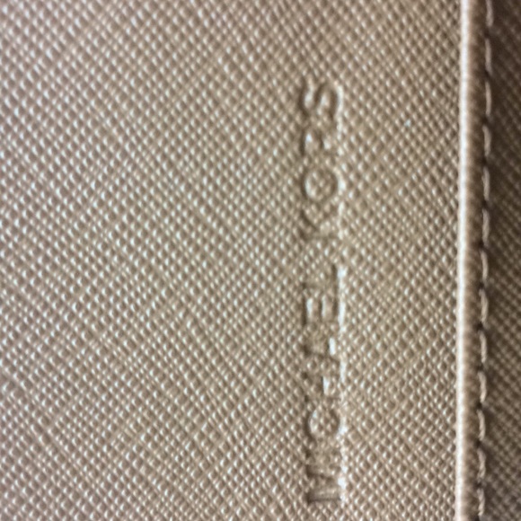 MICHAEL KORS CARD HOLDER with KEYCHAIN - Picture 6 of 8